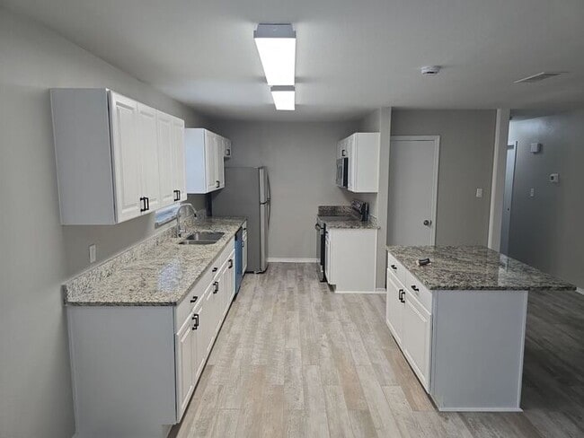 Building Photo - 202 Linda Ln