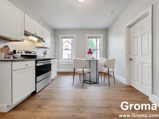 Primary Photo - 103 Callender St