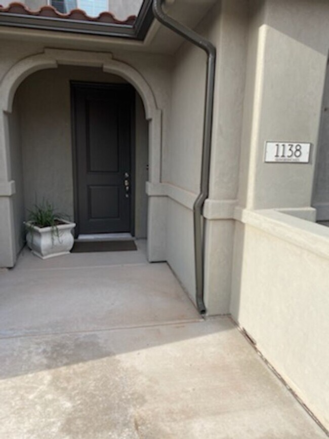 Building Photo - 1138 N Tesoro Aly