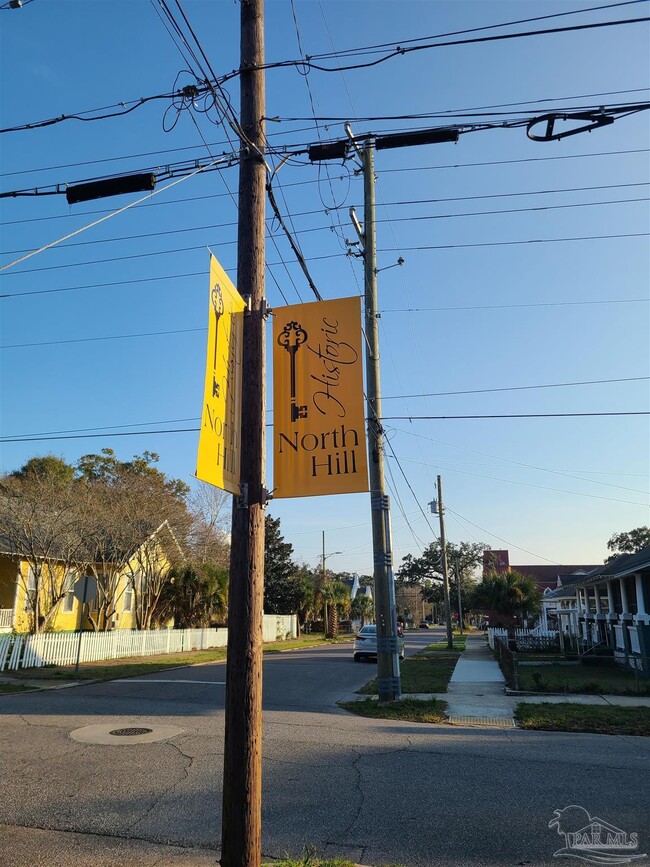 Building Photo - 603 N Reus St