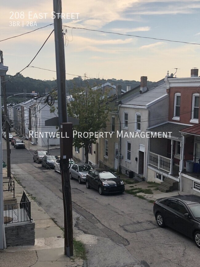 Building Photo - 208 East St