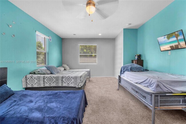 Building Photo - 2190 SE 2nd St