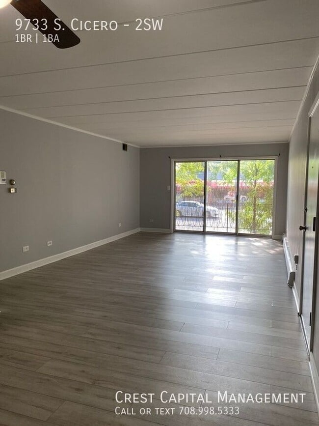 Building Photo - 9735 S Cicero Ave