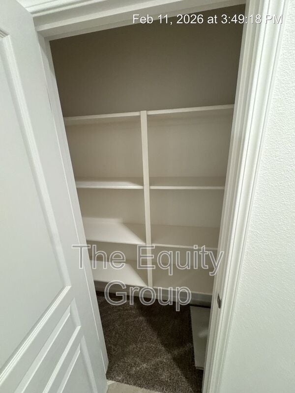 Building Photo - 4418 W Robin Ave