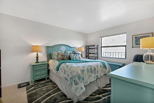 Building Photo - 14459 River Beach Dr