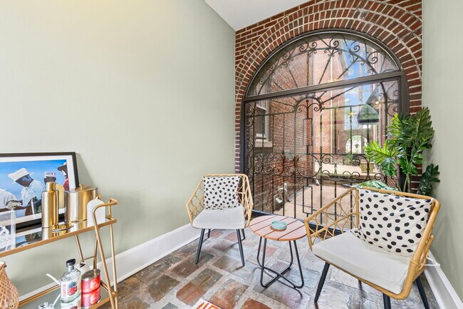 Building Photo - 1116 Poplar Ave