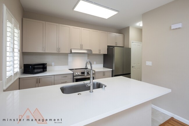 Building Photo - 7080 Hawaii Kai Dr