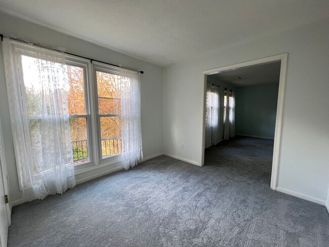 Building Photo - Spectacular 3 Bed 3.5 Bath Brick Home in Scenic Riverview Estates