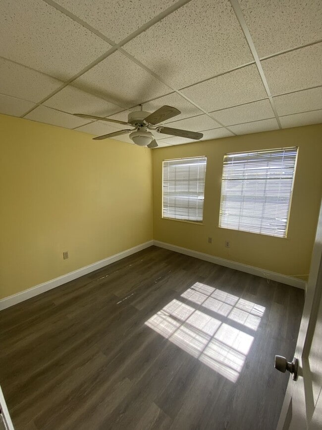 Building Photo - Large 2 bedroom 2 bath Condo