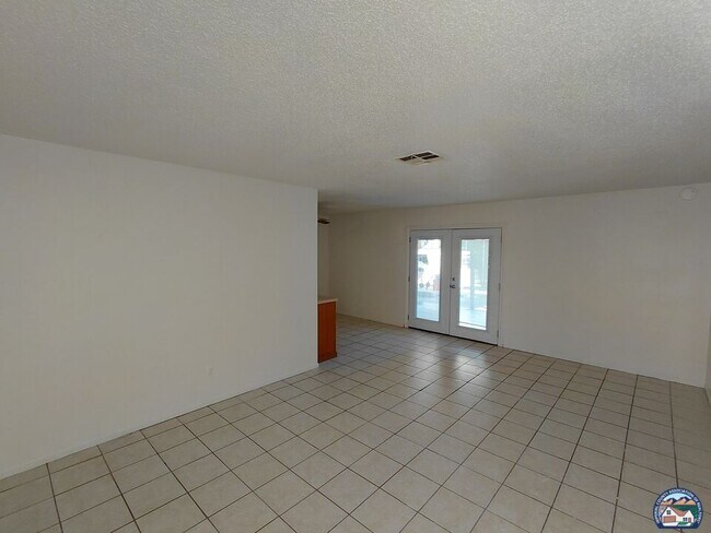 Building Photo - 738 Brentwood Ave