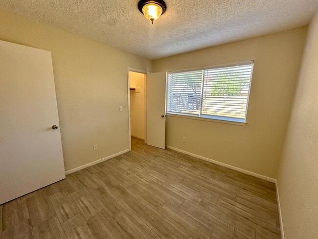 Building Photo - For Lease | 3 Bed, 2 Bath | 1,460 Sq Ft | Windsong Subdivision |