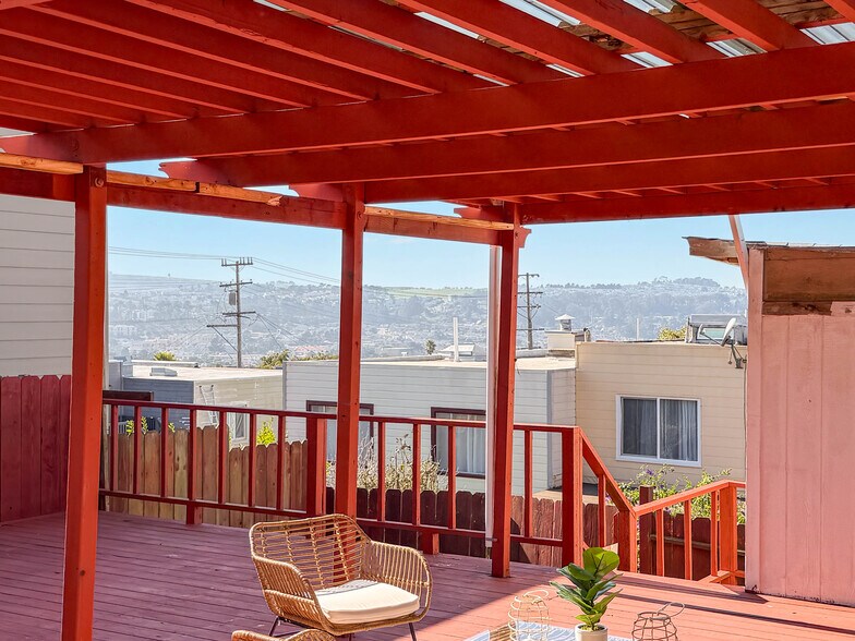 Building Photo - 584 Hillside Blvd