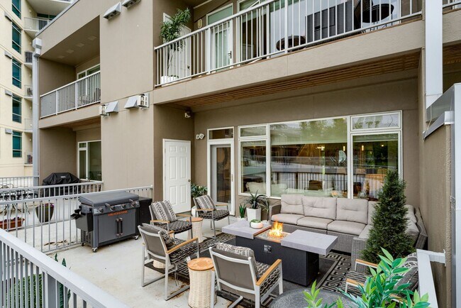 Building Photo - Prime Downtown 2-Bedroom Condo Steps from the Old Market!!