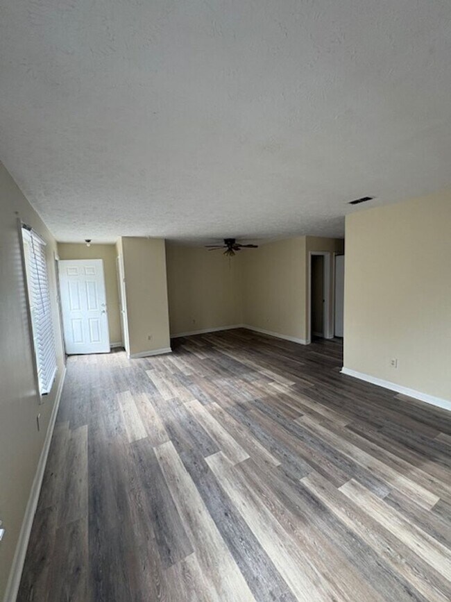 Building Photo - 3818 John Marshall Rd