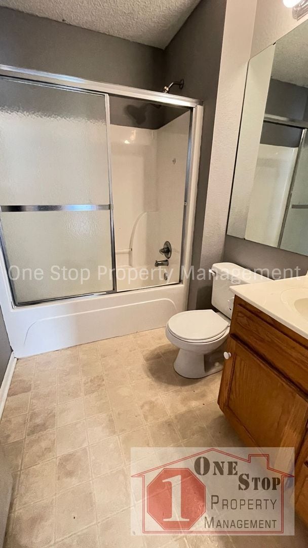 Building Photo - Charming 2 Bedroom TownHouse in Independen...