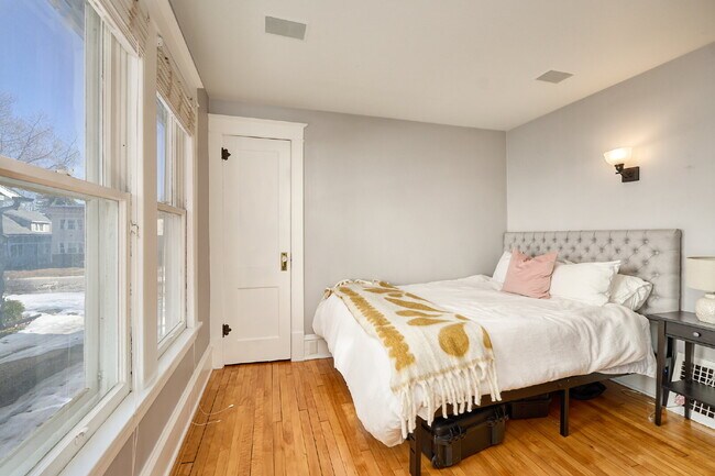 Building Photo - 4BR SW Minneapolis Rental w/EnSuite + Walk to Lake Harriet + April 1 Move-In + Pet Friendly