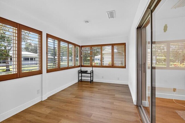 Building Photo - 448 Franconia Cir