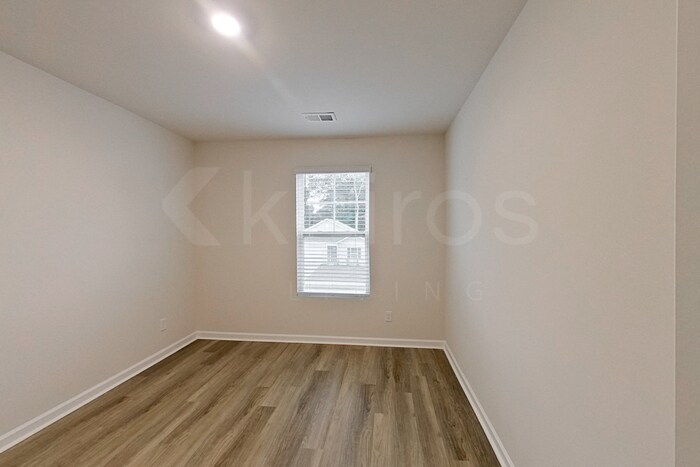 Building Photo - 118 Inez Ave