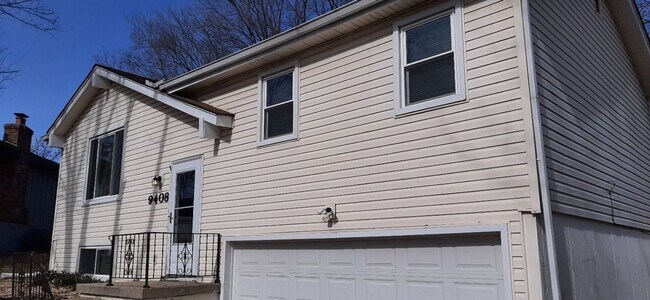 Building Photo - HURRY THIS WON'T LAST LONG! Gorgeous 3 bed, 2 bath in beautiful Parkville!