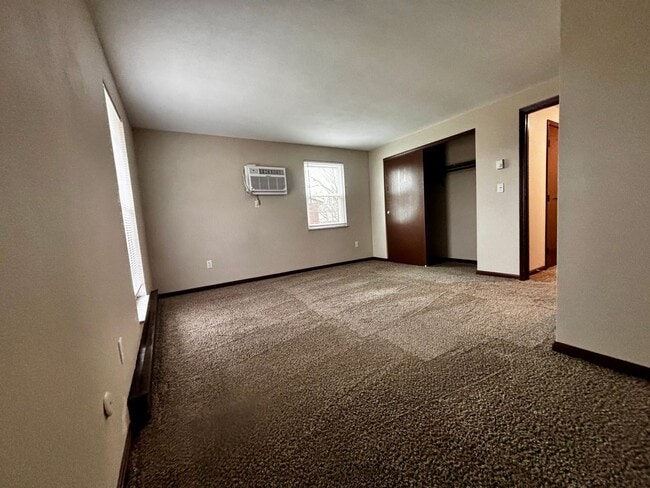 Building Photo - Spacious 2-Bed, 1.5-Bath Townhome in West Milton