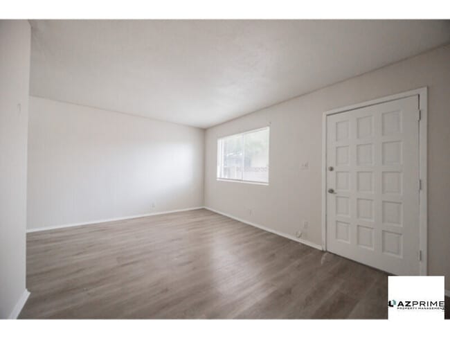 Building Photo - Discover Urban Sophistication in this Charming 2/1 Mesa 4-plex Unit!