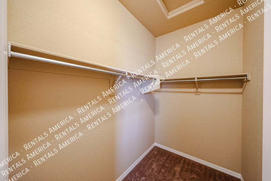 Building Photo - 3575 S Jasmine Dr