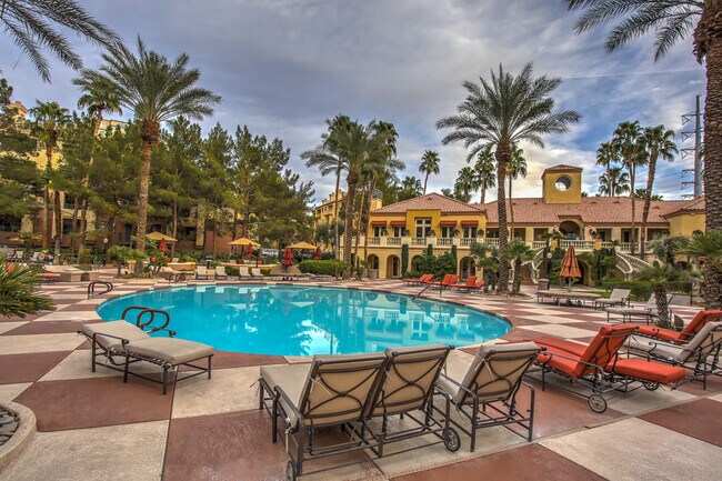 Building Photo - 220 E Flamingo Rd