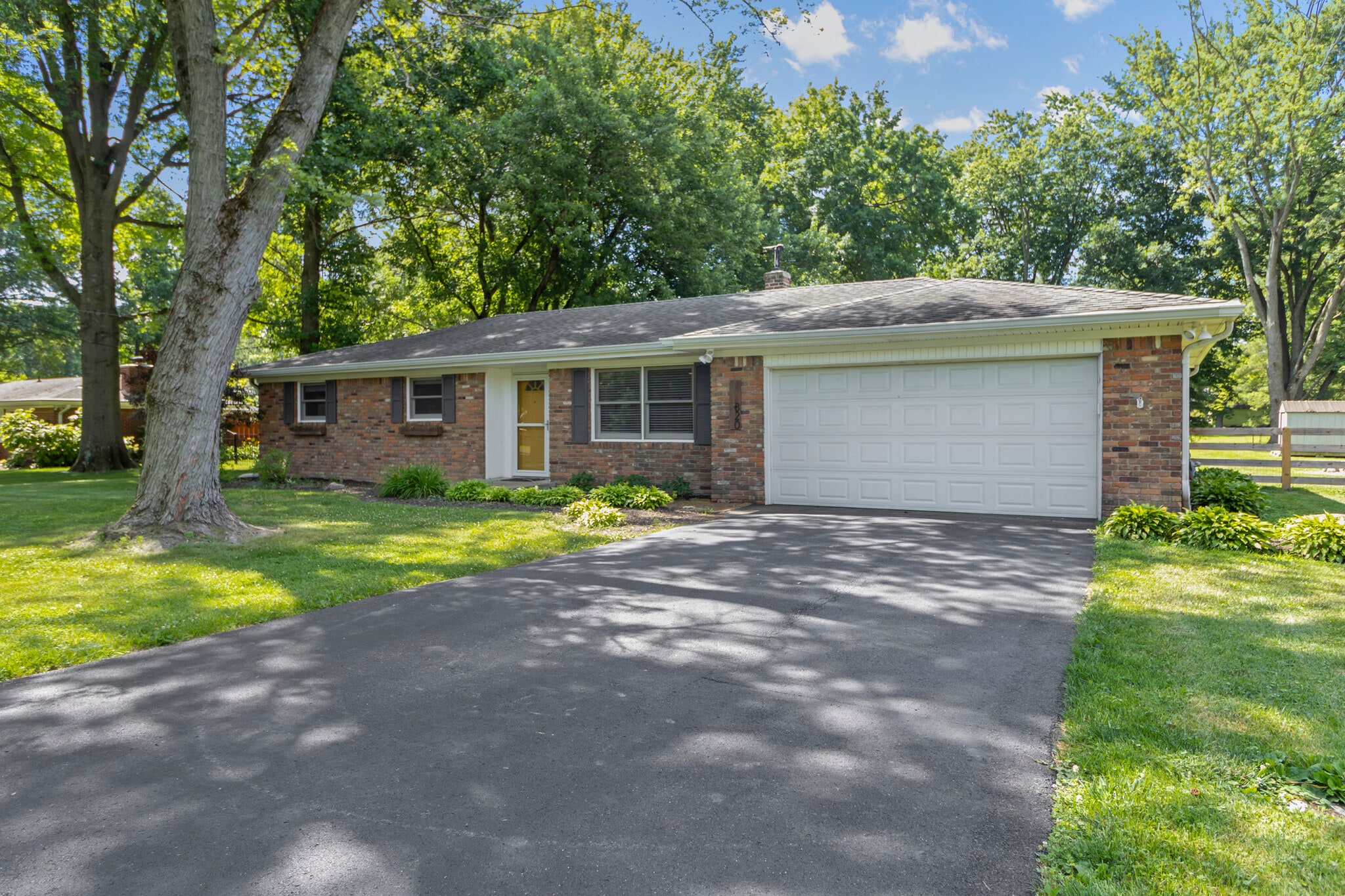 Building Photo - 820 Eaglewood Dr