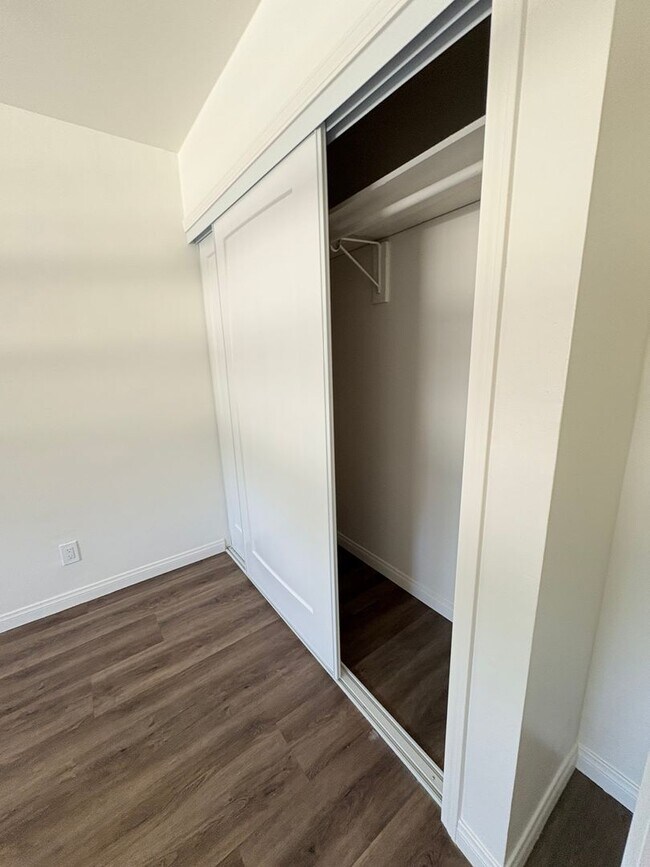 Building Photo - Beautiful 3 Bedroom Condo