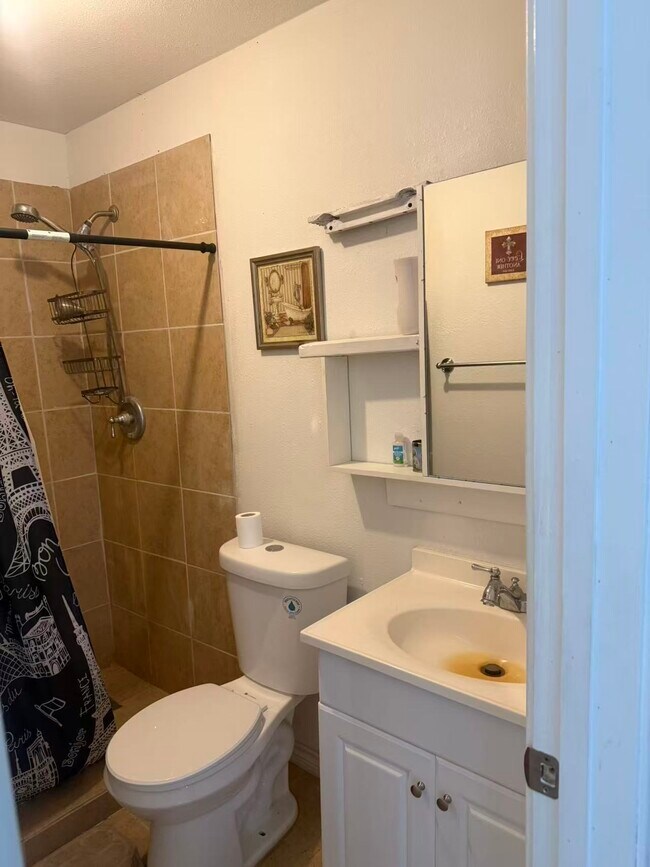 Building Photo - 6131 Fenske Ln