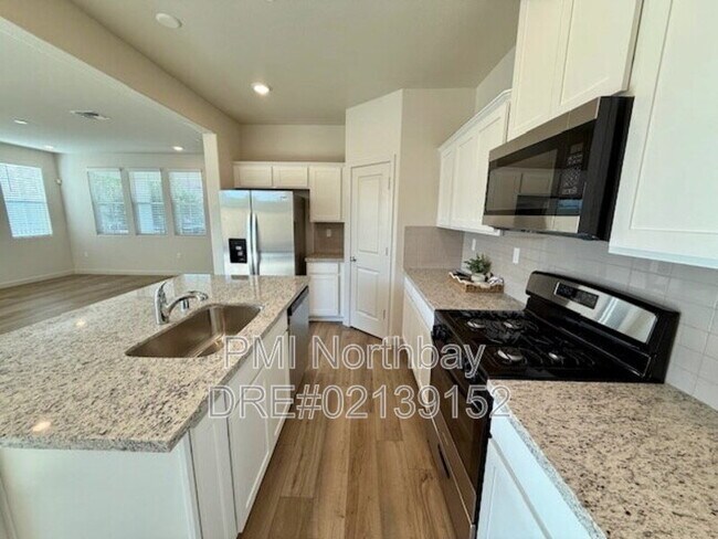 Building Photo - 109 Clownfish St
