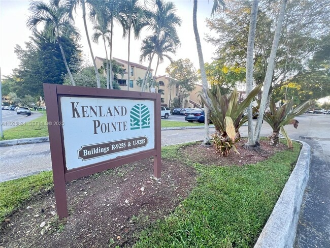 Building Photo - 9255 SW 125th Ave