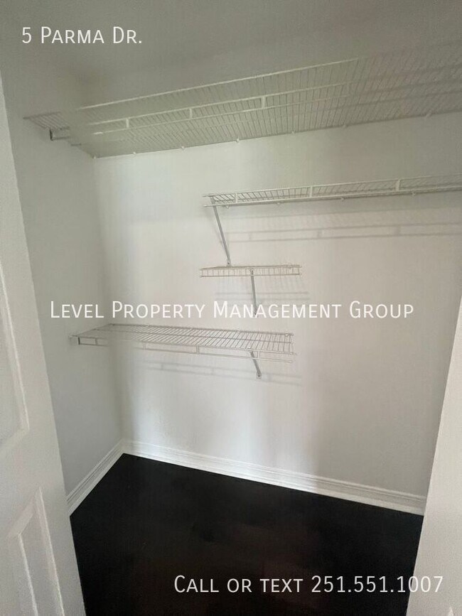 Building Photo - 5 Parma Dr