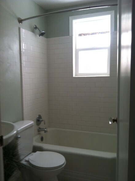 Building Photo - 216 S Phillippi St