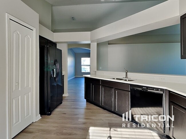 Building Photo - 31333 Heatherstone Dr
