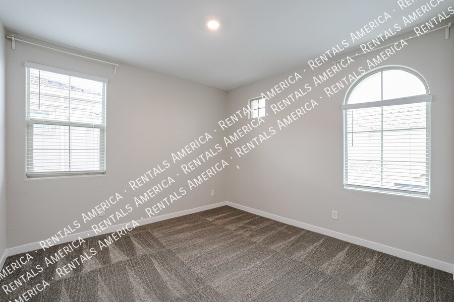 Building Photo - 1103 E Newland Dr