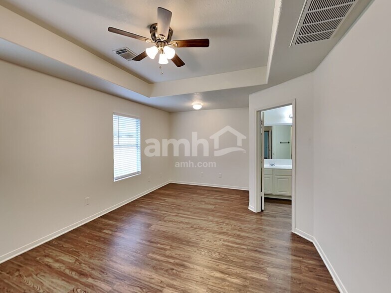 Building Photo - 12123 Landsdown Ridge Way