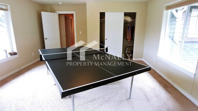 Building Photo - Beautiful Furnished Home in University Place