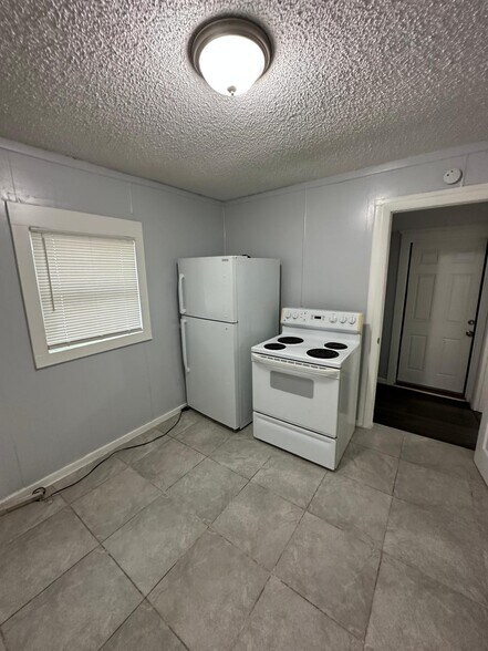 Building Photo - 1480 W 26th St