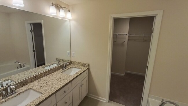 Building Photo - Brand New Townhouse in Lilburn