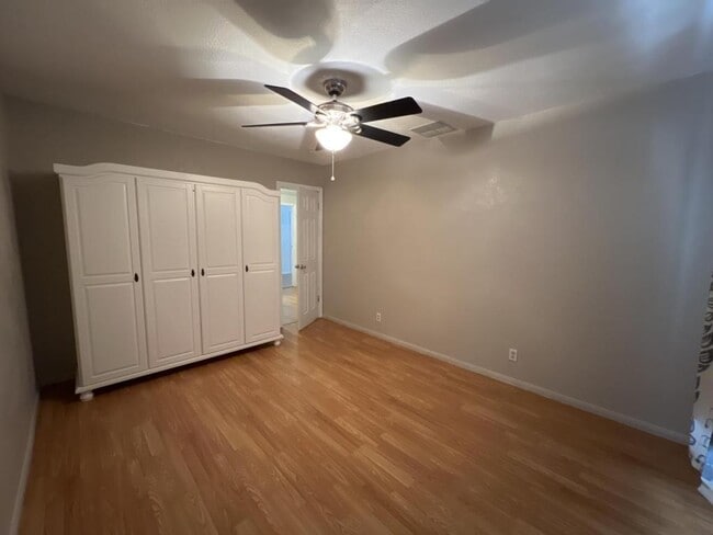 Building Photo - 13237 E Ave W