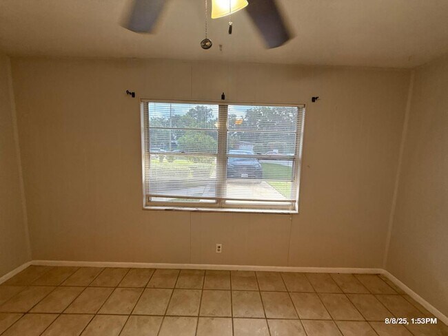 Building Photo - 4058 Minoso St