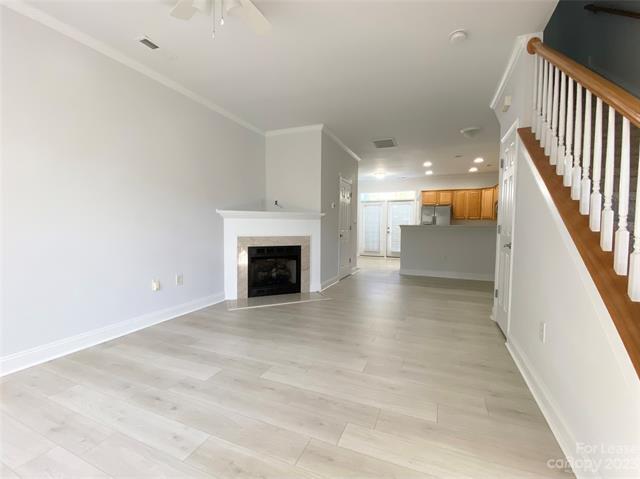 Building Photo - 336 Park Square Pl