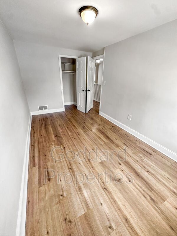 Building Photo - 2073 Larkhall Rd