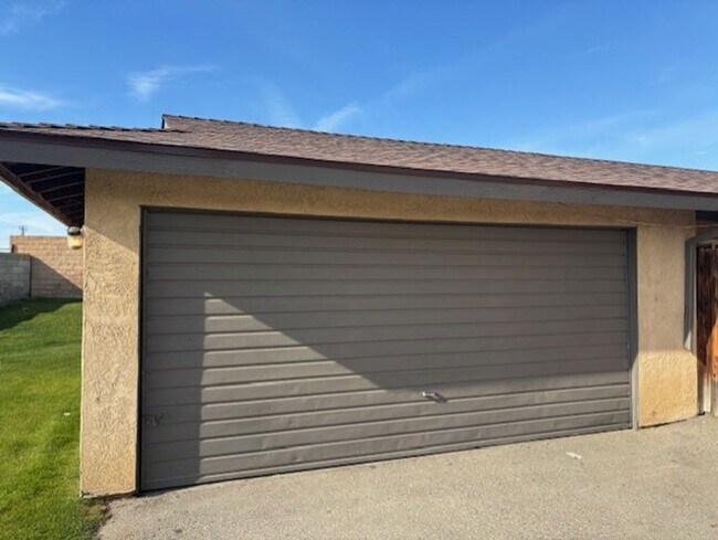 Building Photo - $1,000 Off First Month's Rent | 3-Bedroom Home with Detached 2-Car Garage, Fireplace & Private Patio
