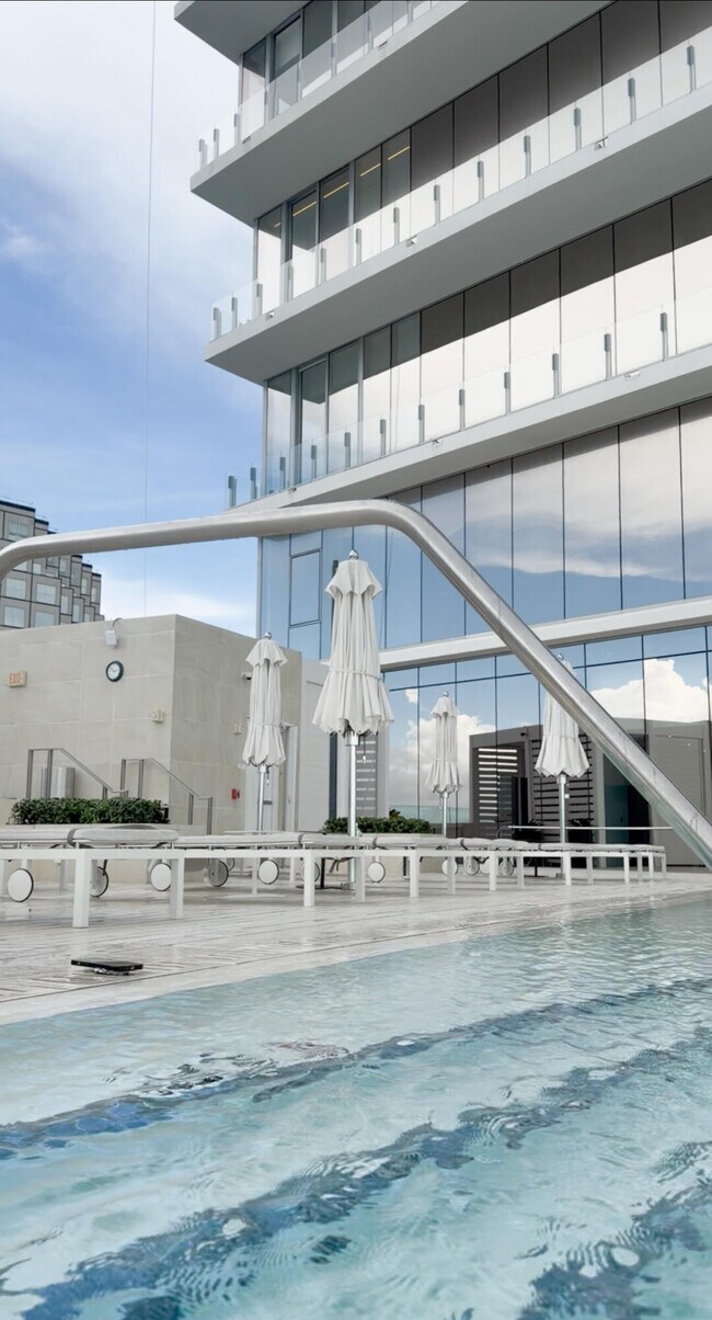 Building Photo - 300 Biscayne Blvd Way