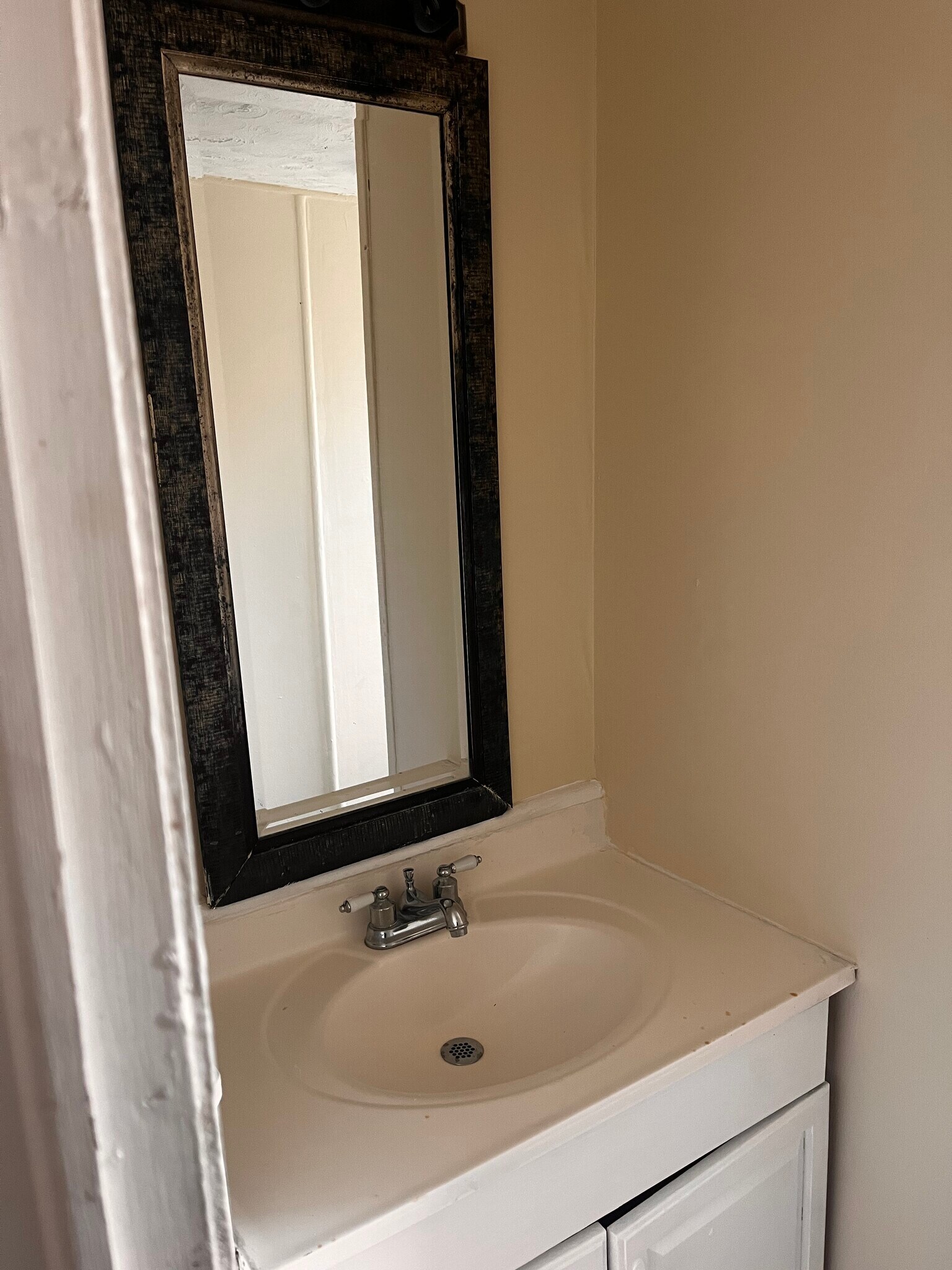 Building Photo - 742 Tallman Cir