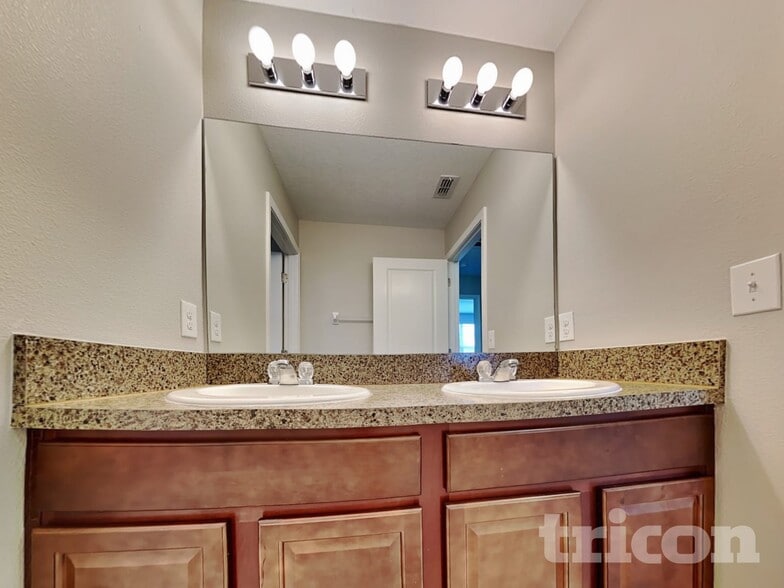 Building Photo - 4920 Reflecting Pond Cir