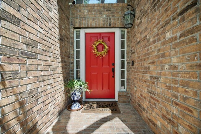 Building Photo - 6915 Gentle Oak Dr