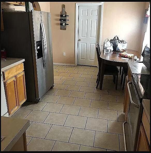 Amazing kitchen with eatry section - 881 Vanderbilt Dr